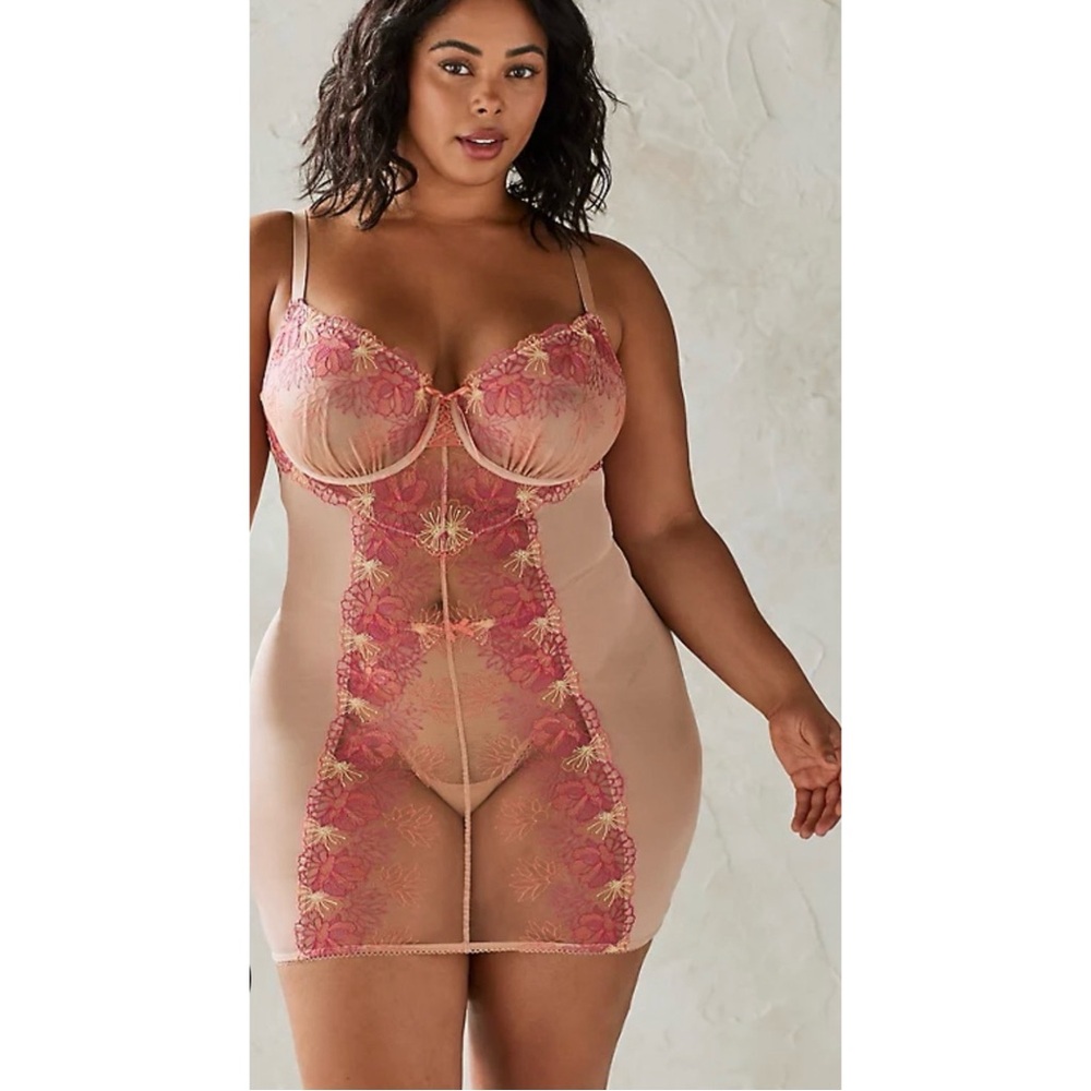 Torrid Underwire Embroidered Mesh Strappy Chemise w/ Panty NWT SZ 1 (14-16)